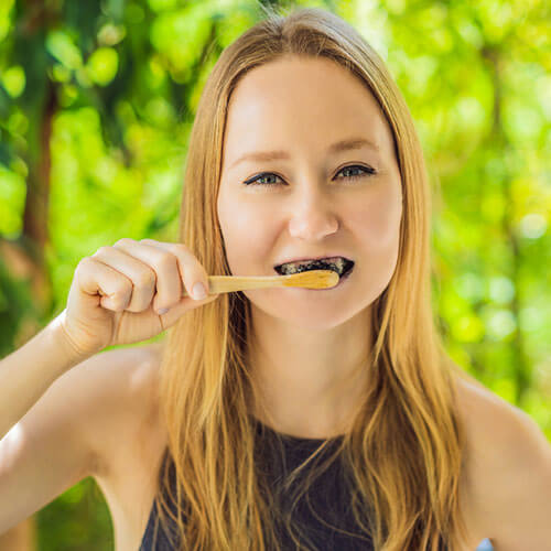 Kit Carbone Sbiancante: Polvere al Carbone+Striscie al Carbone+Spazzolino Bamboo